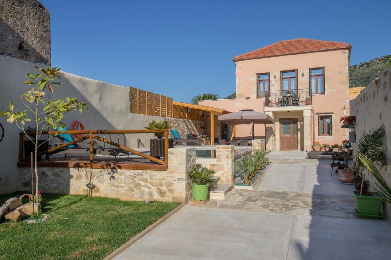 Villa Theta